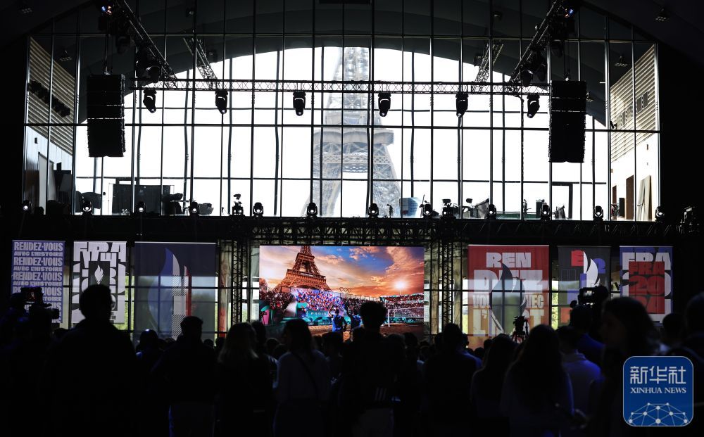 巴黎举行奥运会倒计时100天庆祝活动 巴黎举行奥运会倒计时100天庆祝活动