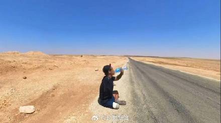 太酷了!独腿独臂小伙骑自行车环游世界 太酷了!独腿独臂小伙骑自行车环游世界