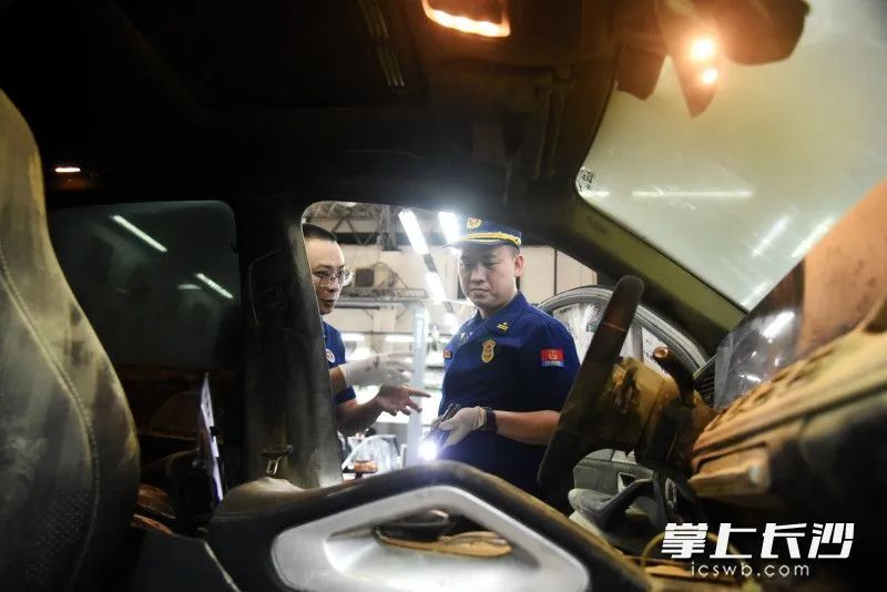 长沙男子刚睡了一小会,车子突然起火了!原因竟是...... 长沙男子刚睡了一小会,车子突然起火了!原因竟是......