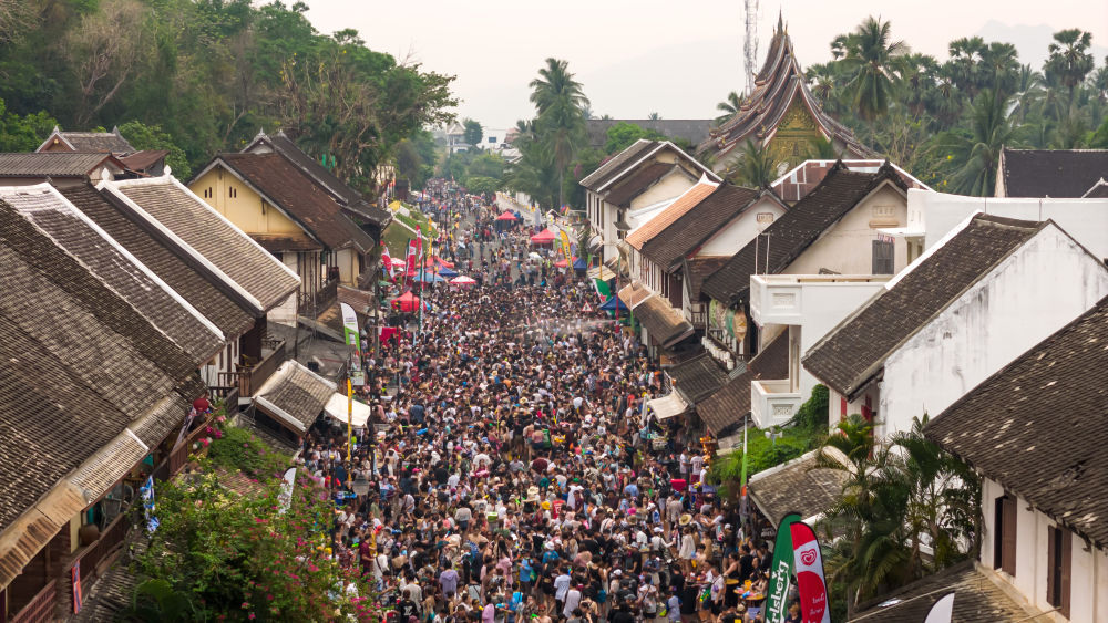 老挝琅勃拉邦庆祝泼水节