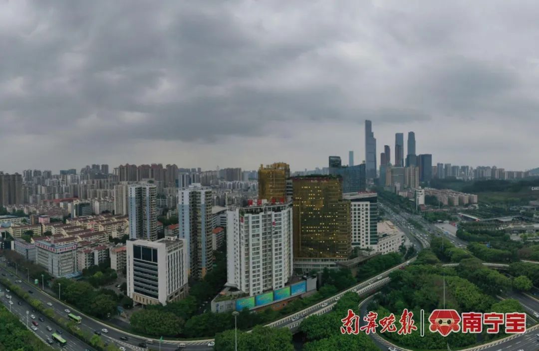 狂风暴雨凌晨来袭！南宁11级阵风破纪录