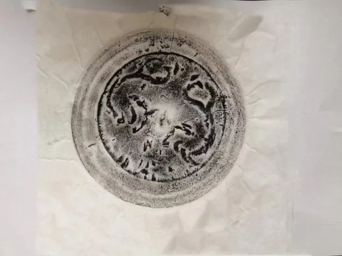 合肥一工地挖出南宋古墓,出土罕见金质供养钱 合肥一工地挖出南宋古墓,出土罕见金质供养钱