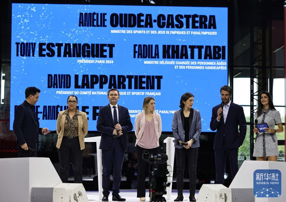 巴黎举行奥运会倒计时100天庆祝活动 巴黎举行奥运会倒计时100天庆祝活动