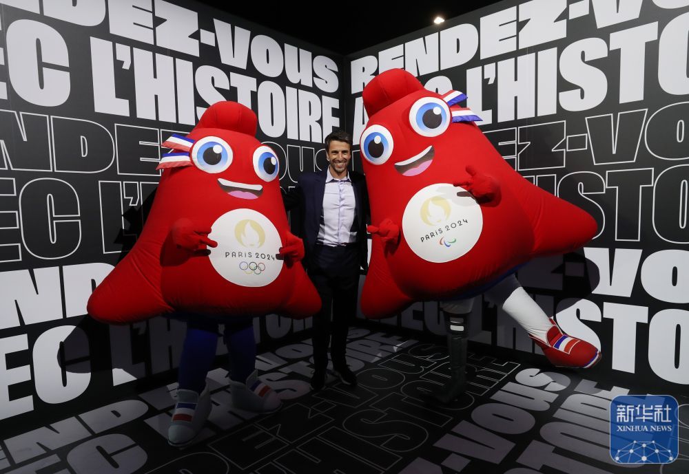 巴黎举行奥运会倒计时100天庆祝活动 巴黎举行奥运会倒计时100天庆祝活动