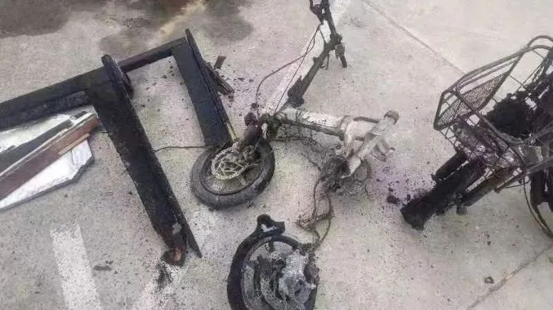 小区架空层成电瓶车充电站，居民吓坏！上海一周内4起火灾均与电瓶车相关，多人被拘