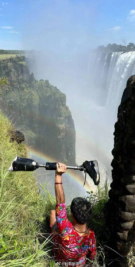 太酷了!独腿独臂小伙骑自行车环游世界 太酷了!独腿独臂小伙骑自行车环游世界