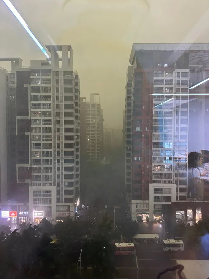 上海晴暖最高23℃，明天又有转折！弓形飑线横扫广东，白昼如黑夜