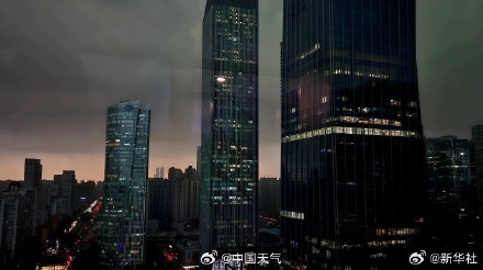 揭秘！为何雷暴天会瞬间天黑