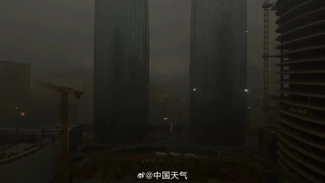 广州今日“一秒入夜”!网友震惊 广州今日“一秒入夜”!网友震惊