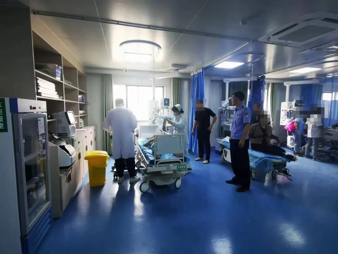 他们救人的样子，真美！