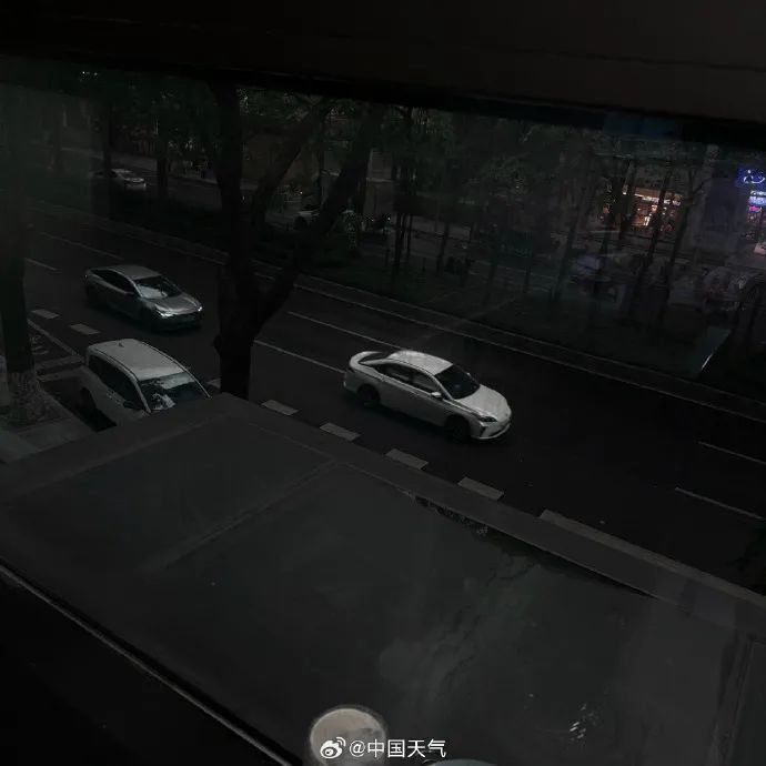 就在今天下午！上海将被雷雨包围，风力猛增