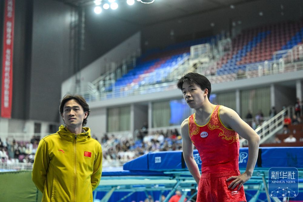 严浪宇获全国蹦床冠军赛男子网上个人冠军