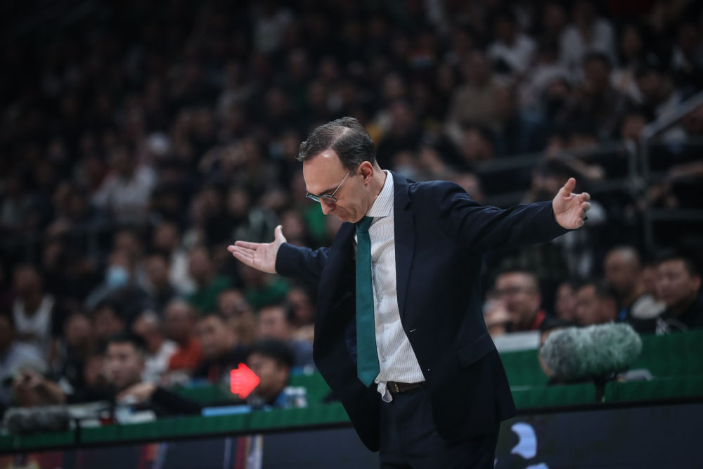 辽宁男篮教练乌戈：我是沈阳人“乌哥”