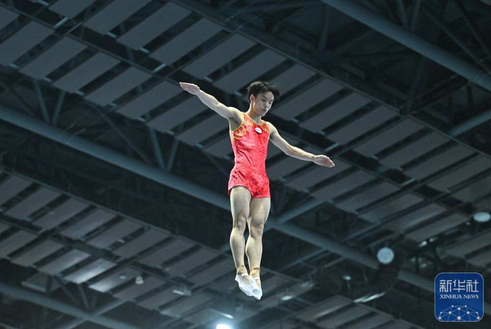 严浪宇获全国蹦床冠军赛男子网上个人冠军