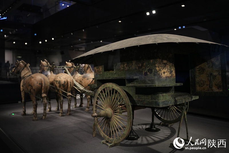 秦始皇的两辆“豪车”,又停一起了! 秦始皇的两辆“豪车”,又停一起了!