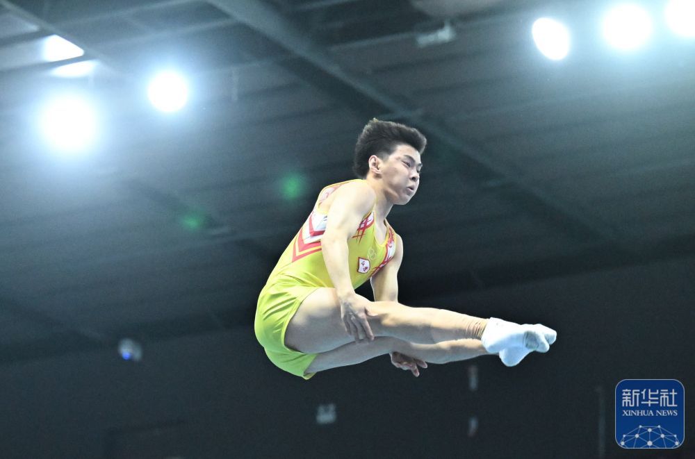严浪宇获全国蹦床冠军赛男子网上个人冠军