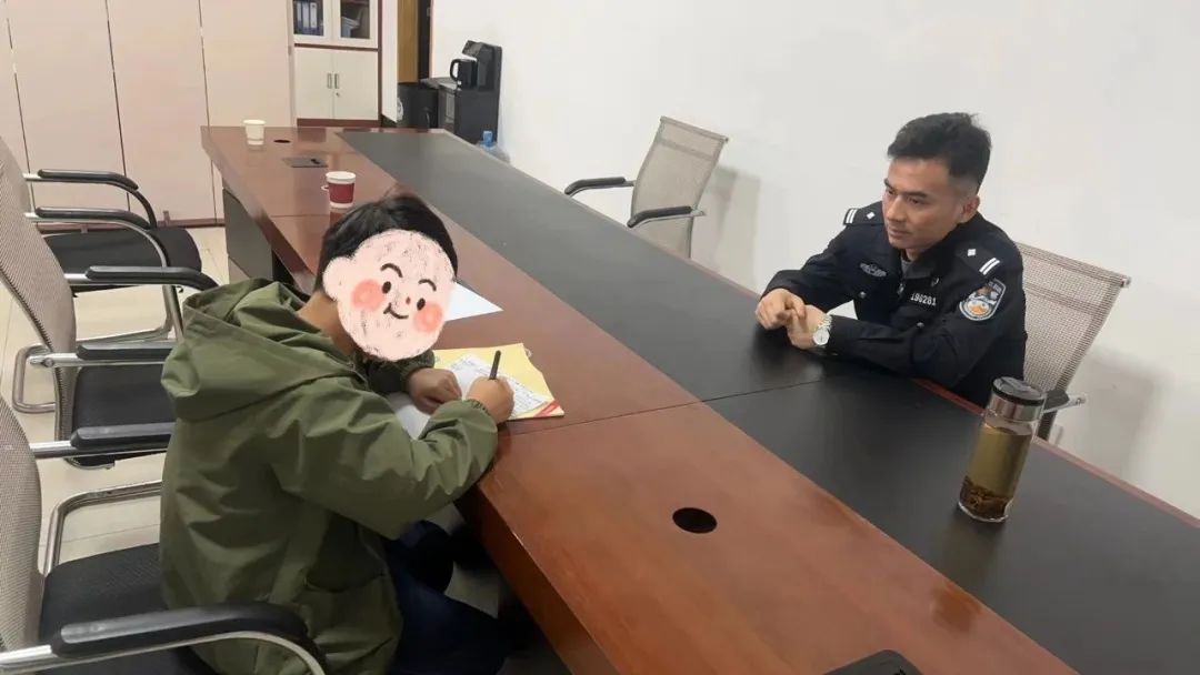 长沙一派出所里,11岁男孩写下保证书! 长沙一派出所里,11岁男孩写下保证书!