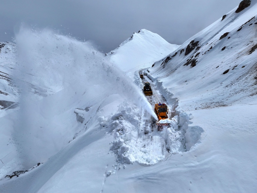 多图!为了独库公路复通,他们除雪有多拼 多图!为了独库公路复通,他们除雪有多拼