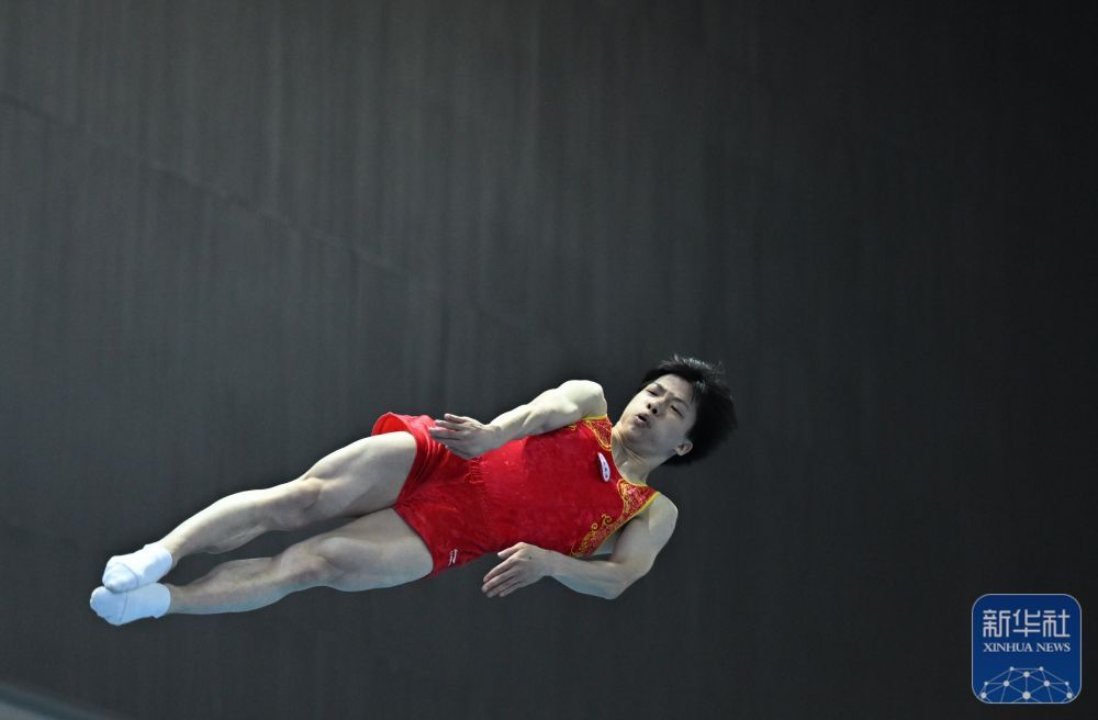 严浪宇获全国蹦床冠军赛男子网上个人冠军