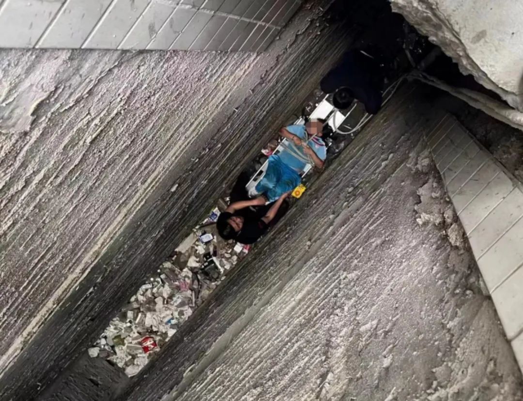 他们救人的样子，真美！