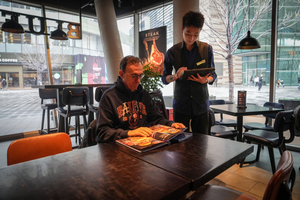 辽宁男篮教练乌戈：我是沈阳人“乌哥”