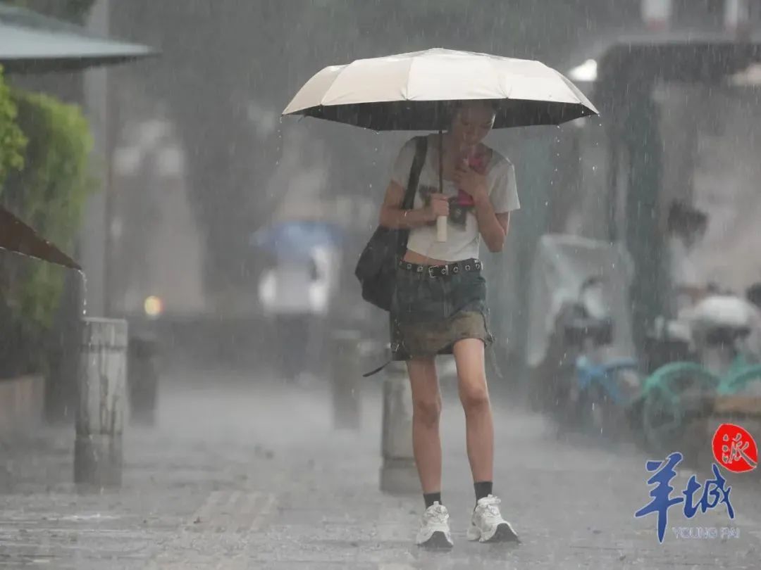 就在今天下午！上海将被雷雨包围！一地白昼秒变黑夜，这波真的够猛→