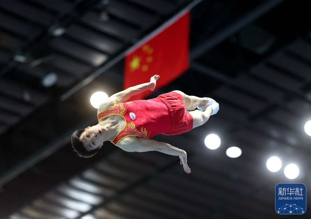 严浪宇获全国蹦床冠军赛男子网上个人冠军