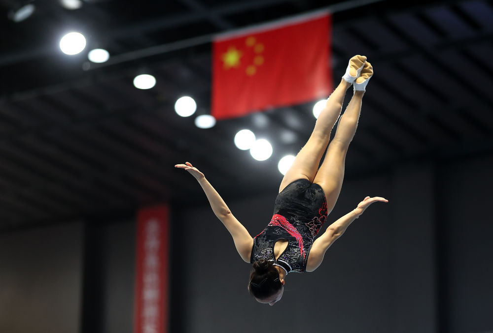 朱雪莹获全国蹦床冠军赛女子网上个人冠军