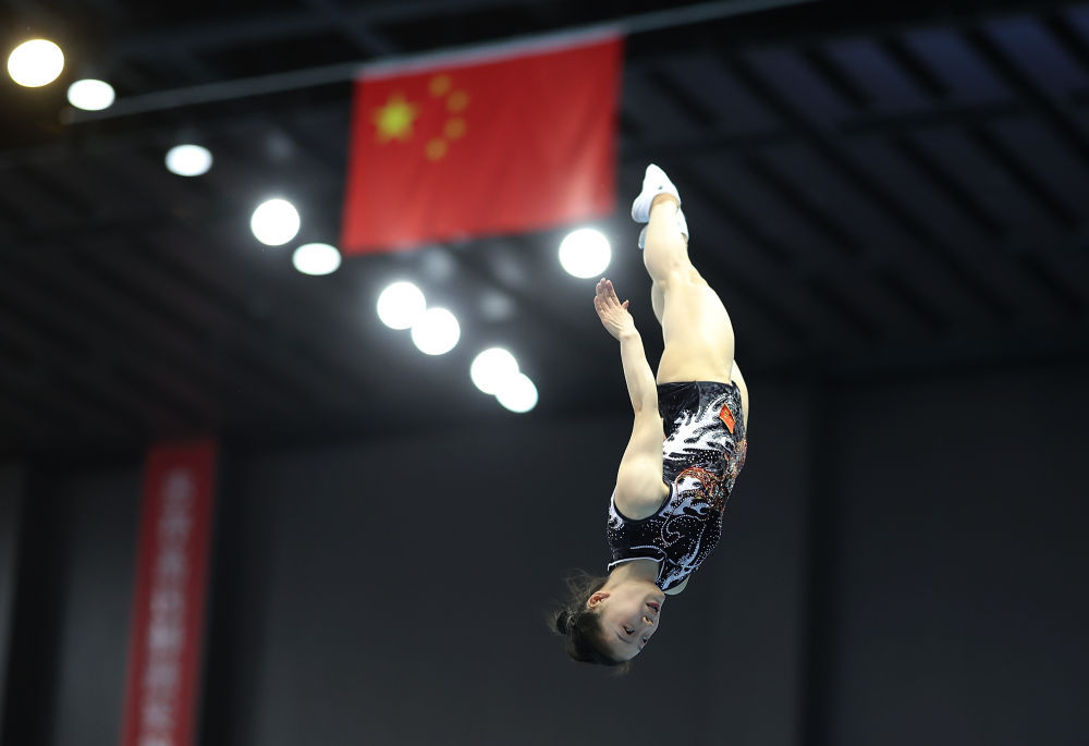 朱雪莹获全国蹦床冠军赛女子网上个人冠军