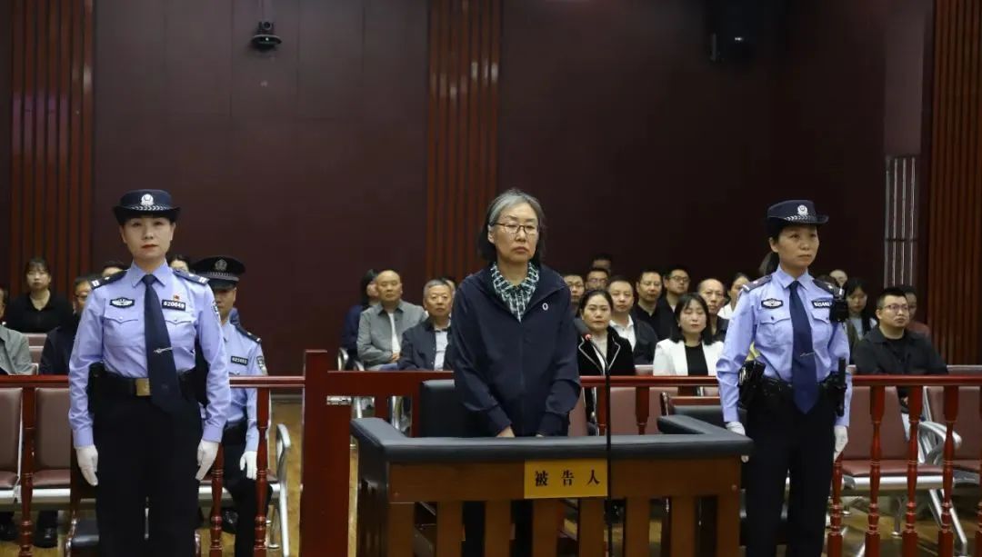 女厅官吴丽华获刑14年，曾一再拒绝组织挽救