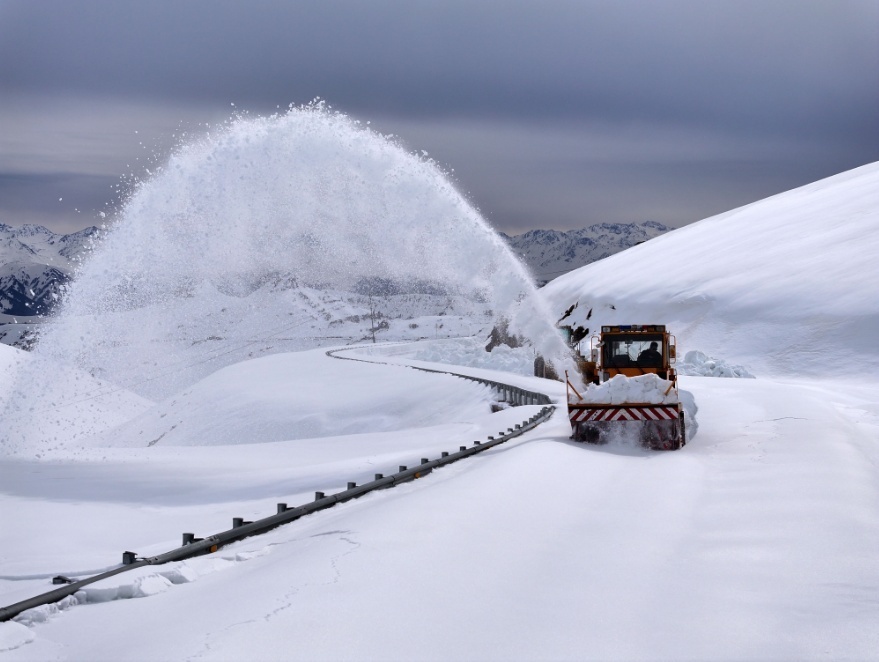 多图!为了独库公路复通,他们除雪有多拼 多图!为了独库公路复通,他们除雪有多拼