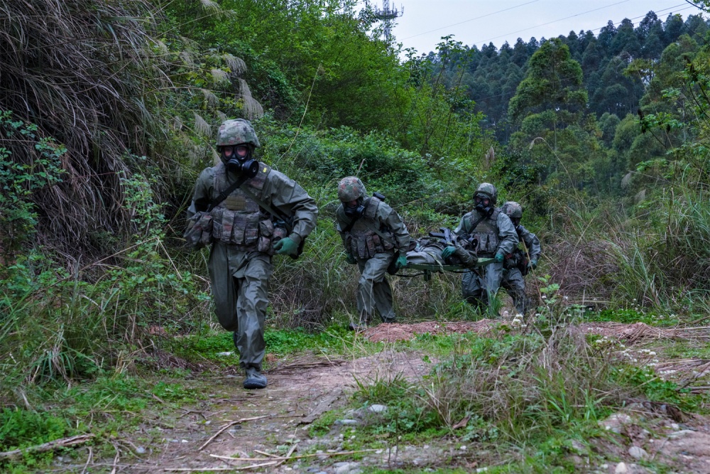 陆军第77集团军某旅:全流程综合演练锤炼防化兵实战能力 陆军第77集团军某旅:全流程综合演练锤炼防化兵实战能力