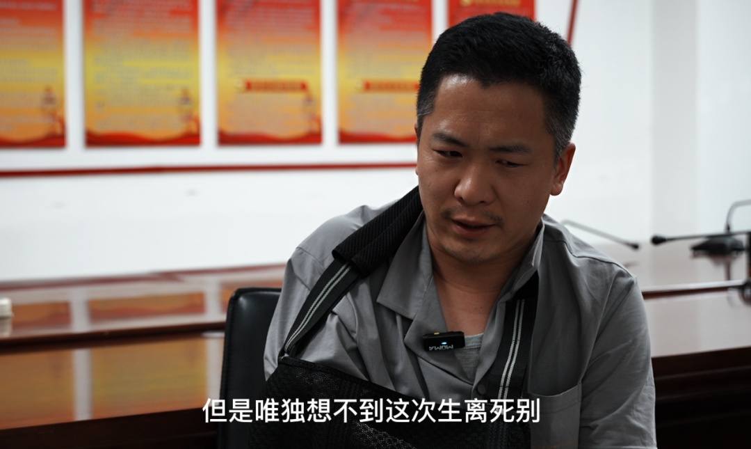 战友武霖 ，今天我们为你送行！