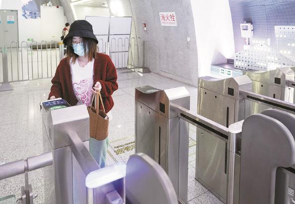 上海地铁试水“闸机常开门” 效果如何? 上海地铁试水“闸机常开门” 效果如何?