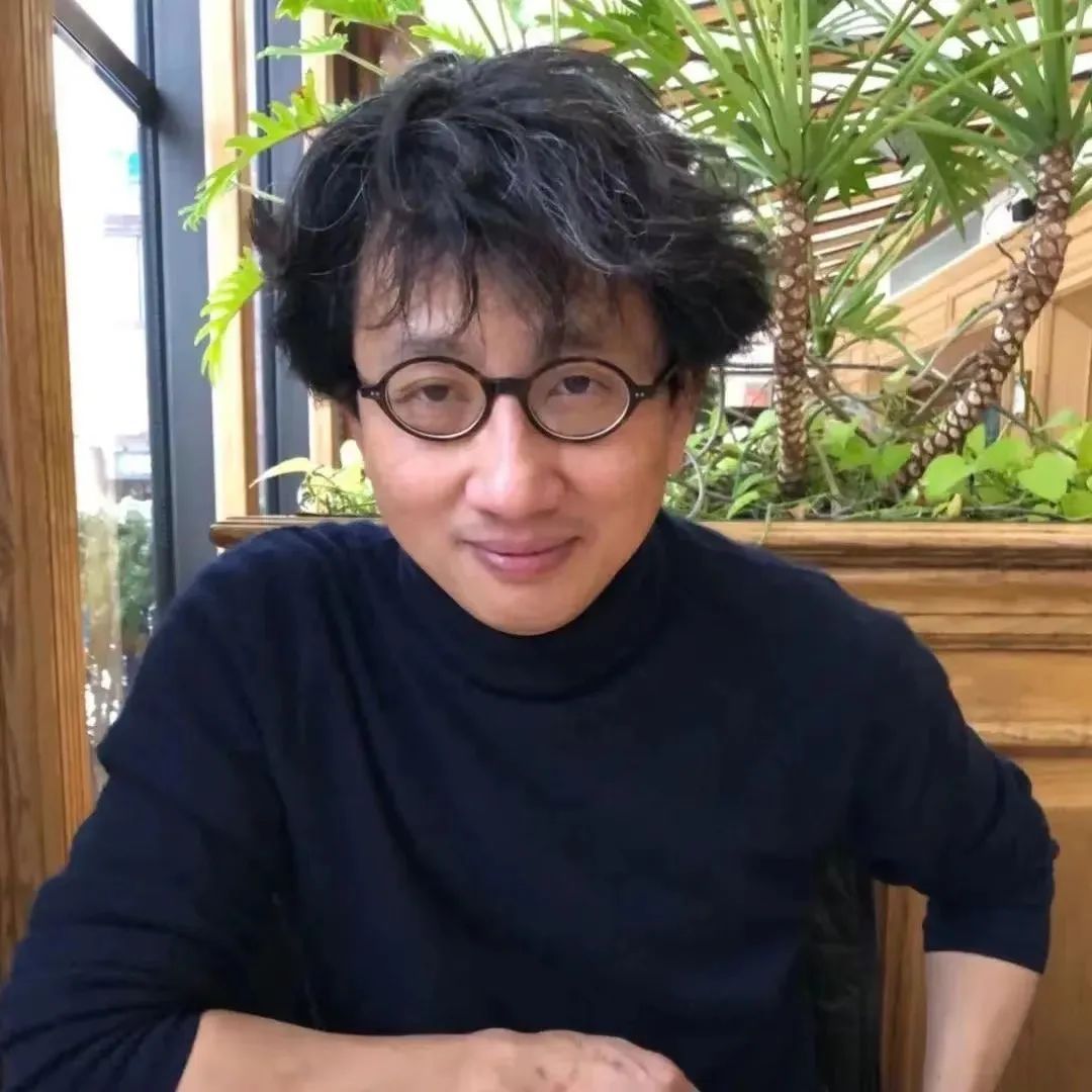 他笑着上课，学生为何哭了？