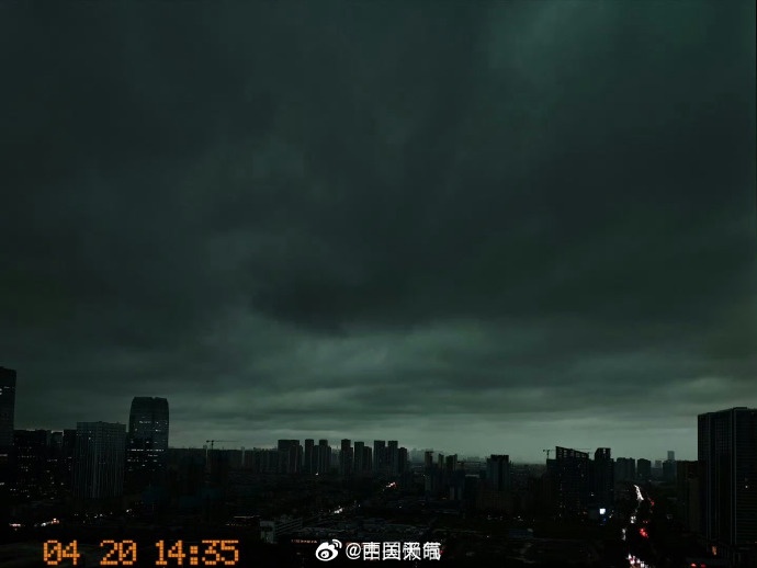 列车停运折返！超百趟航班延误，广东这雨要下“爆”了……？
