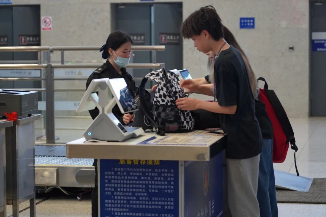 生海鲜、臭豆腐……能带上火车吗？