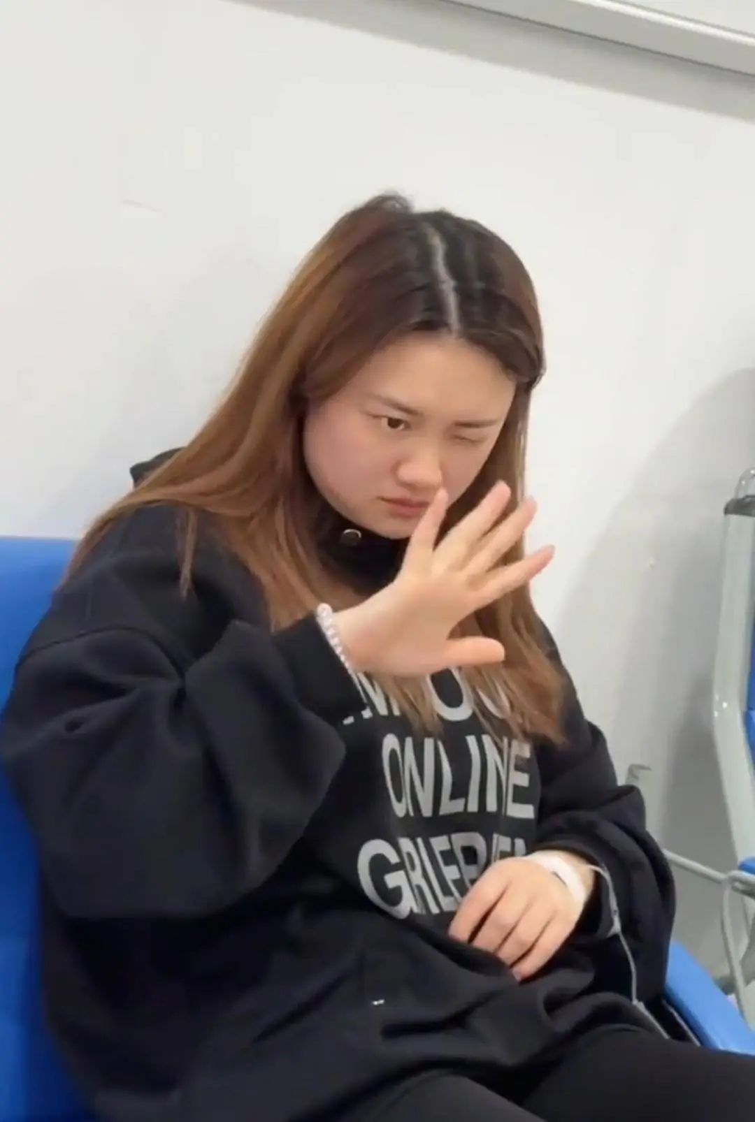 95后女孩一觉醒来右眼失明!医生:已错过最佳抢救时机 95后女孩一觉醒来右眼失明!医生:已错过最佳抢救时机