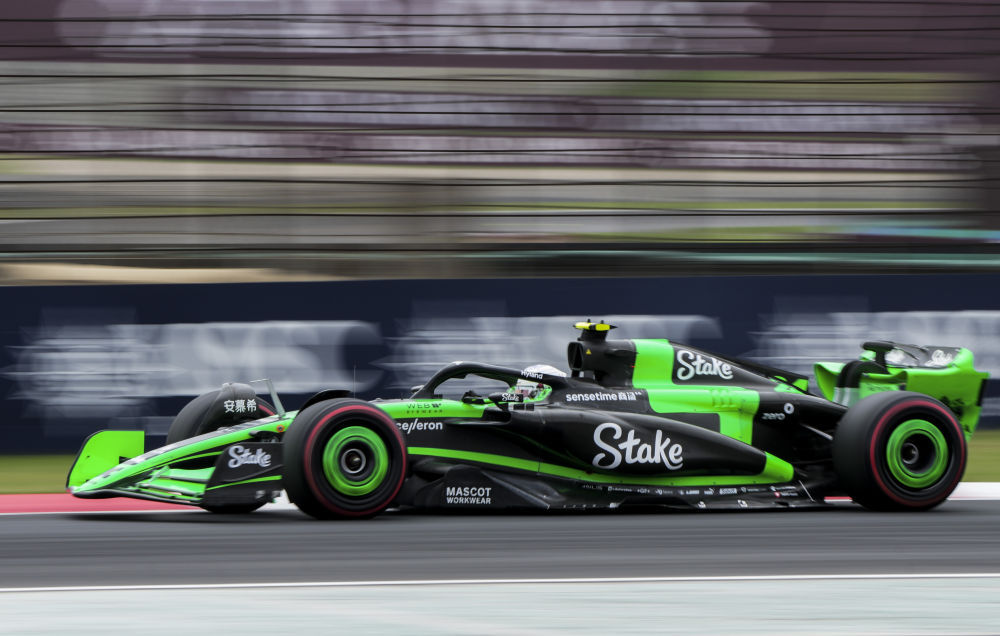 中国车手周冠宇首次正式亮相F1中国大奖赛