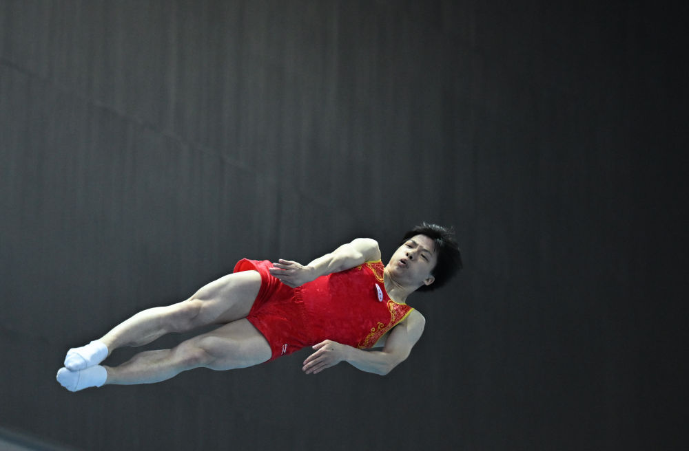 全国蹦床冠军赛严浪宇、朱雪莹夺金