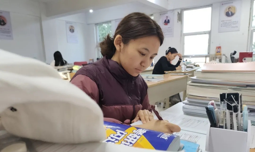 “爸，我考上研究生了！你在天上看到了对不对？”