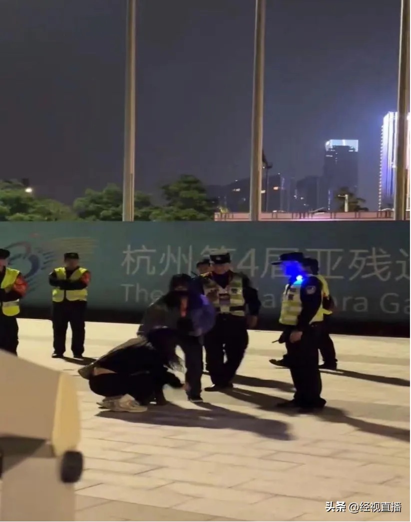 周杰伦演唱会突发！歌迷迟到被拦崩溃大哭，目击者发声