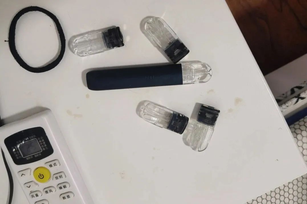 这对情侣，双双被抓！