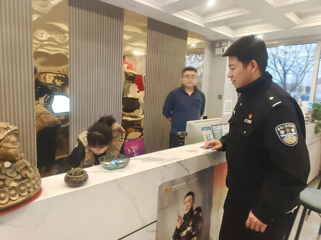 战友武霖 ，今天我们为你送行！