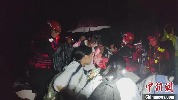 停课停航停运!广东清远遭遇极端性强降水 停课停航停运!广东清远遭遇极端性强降水