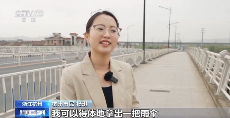 1分钟抬车救人的热心市民，你们好样的！平凡善举还有这些