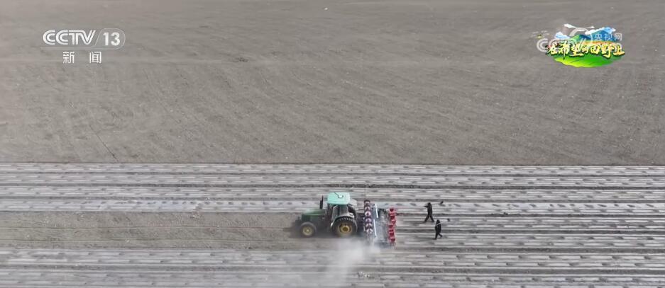 希望的田野生机勃勃 忙碌有序的春耕春种图正徐徐展开
