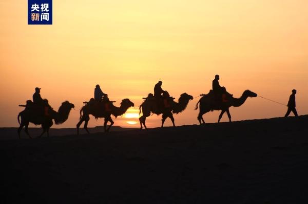 鸣沙山月牙泉景区25日起试行门票预约制