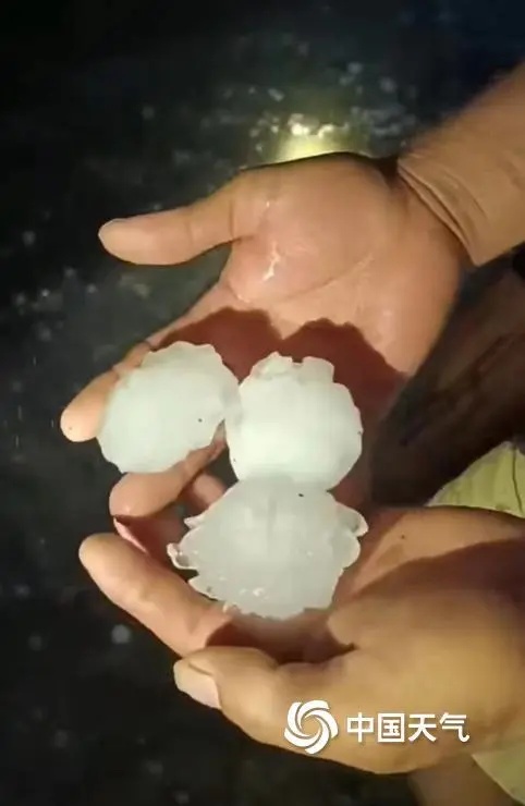 成片暴雨大暴雨、列车停运！多地紧急提醒