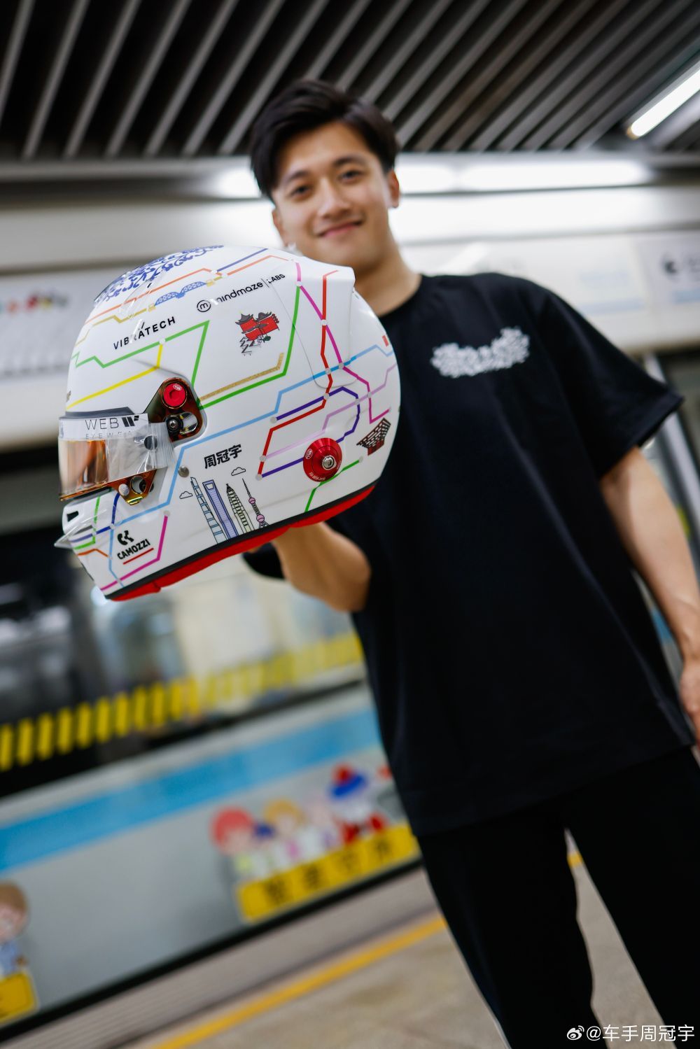 让世界看到中国——专访中国首位F1正式车手周冠宇 让世界看到中国——专访中国首位F1正式车手周冠宇